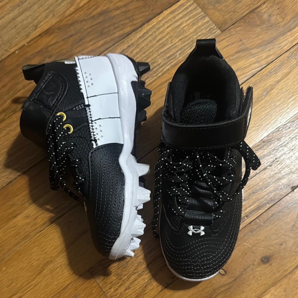 Under Armour Black and White Sneakers with Chunky Sole